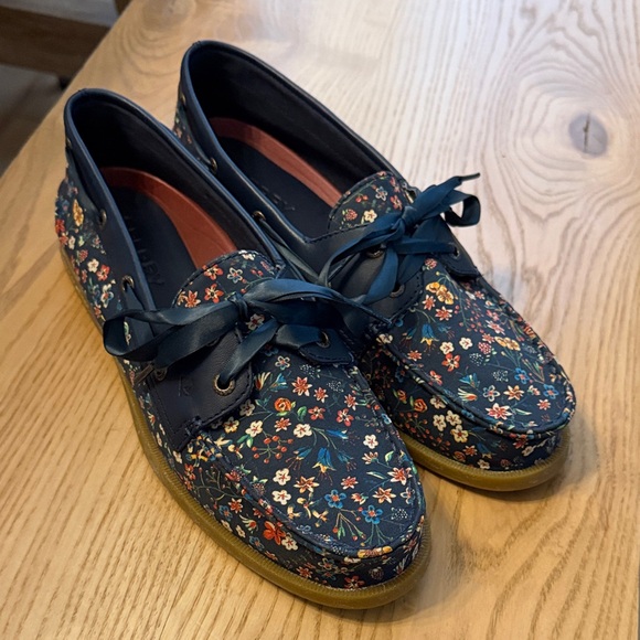 Sperry Shoes - Sperry Navy Floral Women's Loafers (Size 8.5)